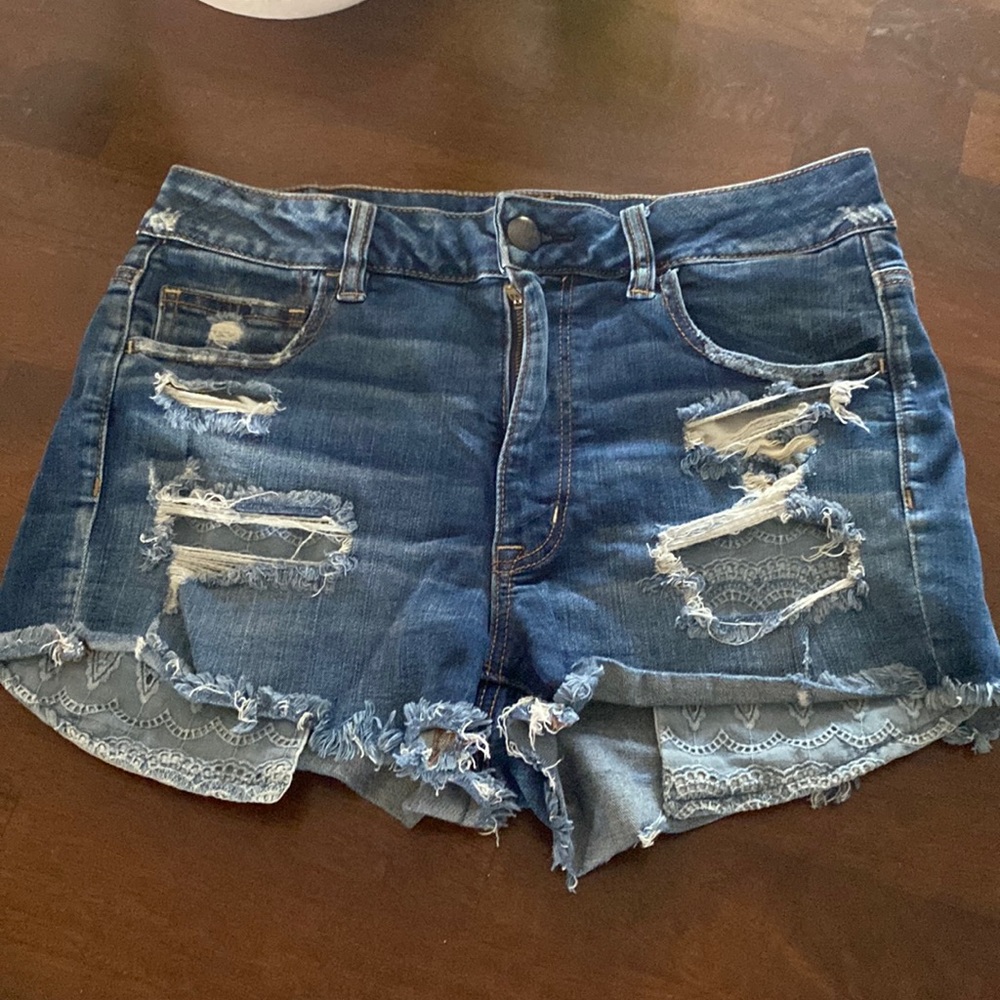 AMERICAN EAGLE  Distressed High-rise shortie